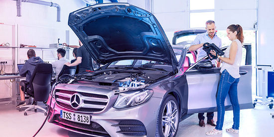 Showroom von Mercedes-Benz Tech Innovation
